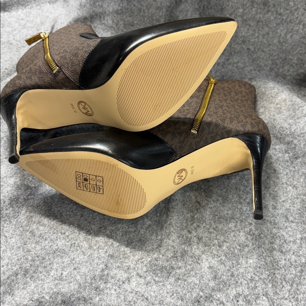 MICHAEL MICHAEL KORS
Rue stiletto Logo and Leather boot 9.5 - Picture 7 of 11
